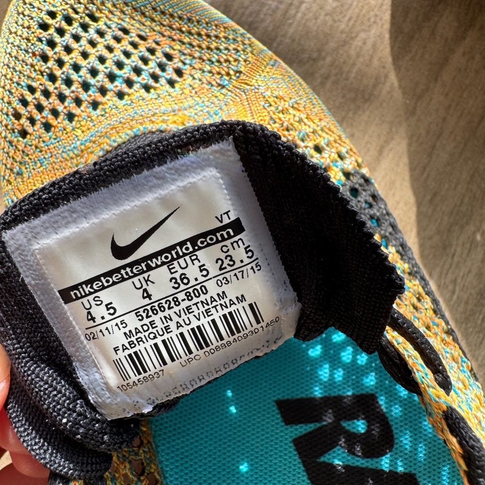 Nike Flyknit Racers - Picture 2 of 5